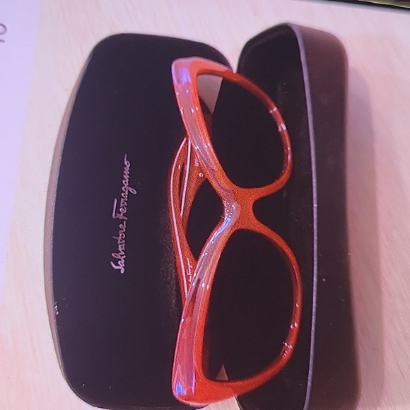 SALVATORE FERRAGAMO SUN GLASSES EUC IN CASE BOX - Picture 2 of 7